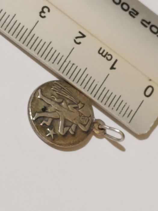 Srebrny stary wisiorek Rytosztuka znak zodiaku wodnik