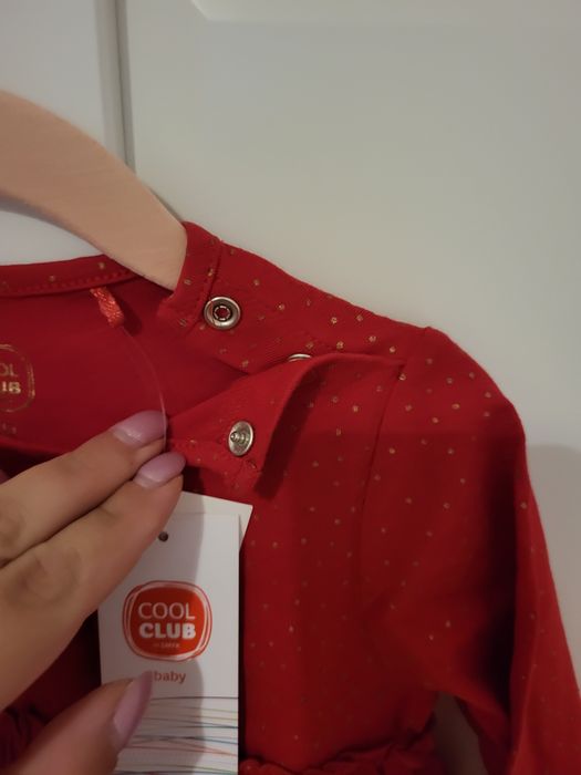 Świąteczna czerwona sukienka w złote kropeczki cool Club rozmiar 80