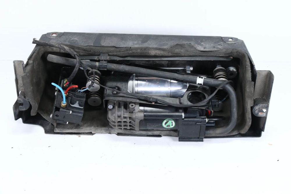 Kompresor pompka zawieszenia pneumatyki BMW 5 F10 F11 6875176 ORYGINAŁ 2023