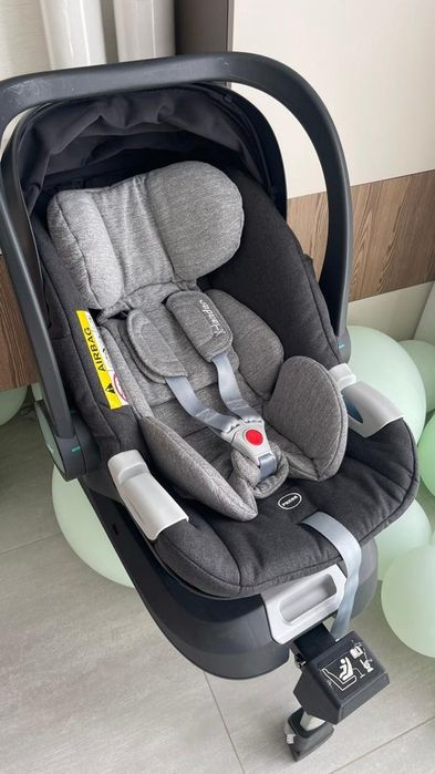 Дитяче крісло в автомобіль