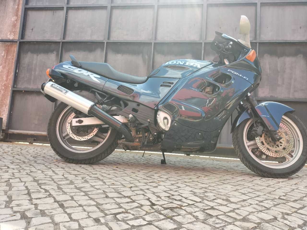 Honda CBR 1000F - isenta de IUC