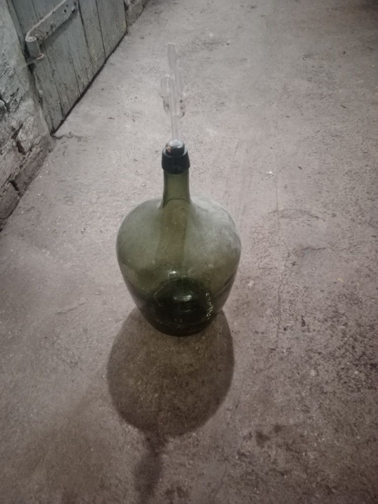 Gąsior, balon do wina z czasów PRL.