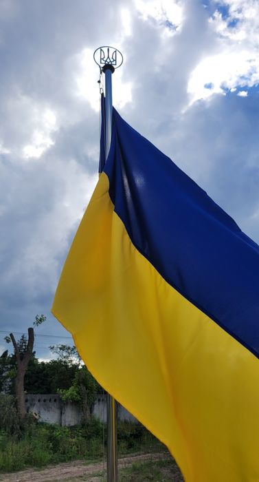 Надгробок. Флагшток. Лавка. Декоративне каміння