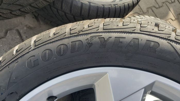 Koła zimowe Audi Q3 Q5  Oryginał 235/50R19  2020 rok jak nowe