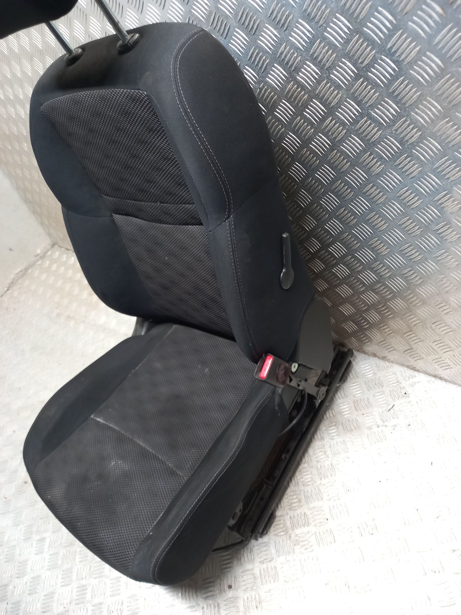 Nissan qashqai j11 fotel pasazera prawy z airbag