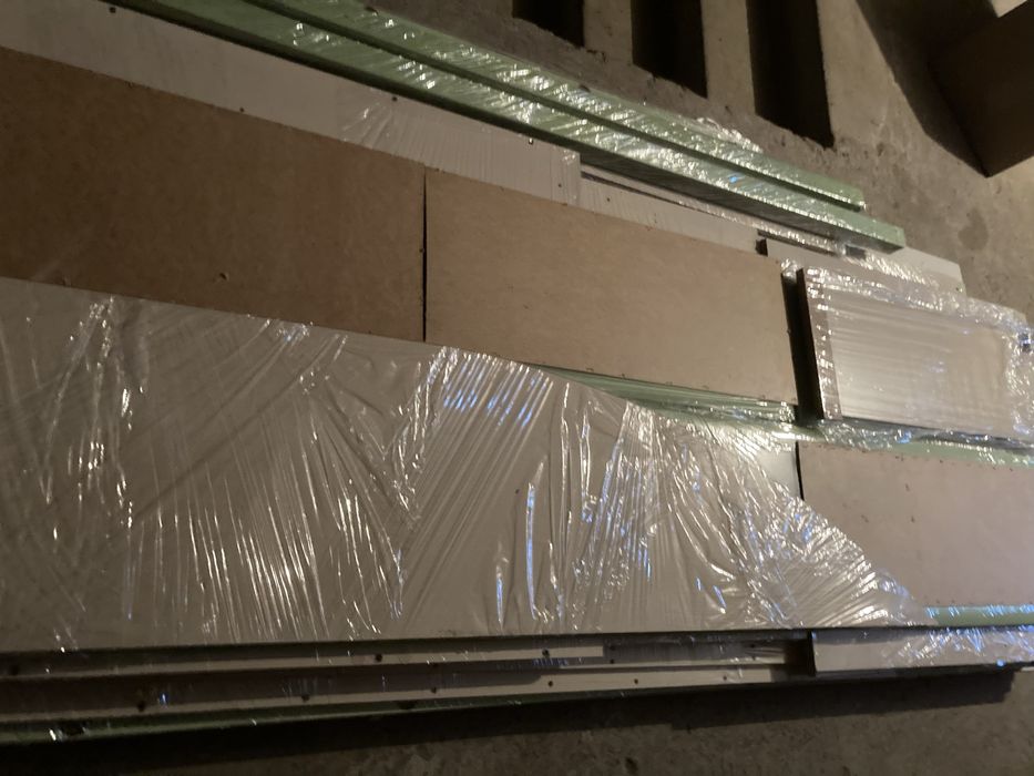 Меблі в дитячу кімнату, двоповерхове ліжко, шафа для двох та два столи