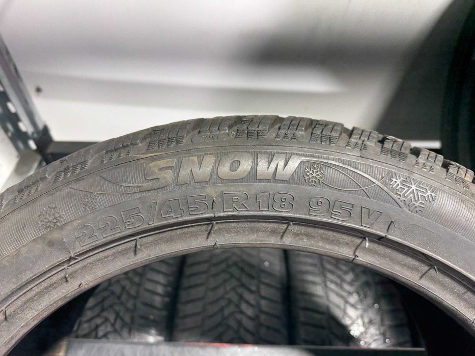 Opony Zimowe 225/45/18 Kormoran Snow Komplet #Z970