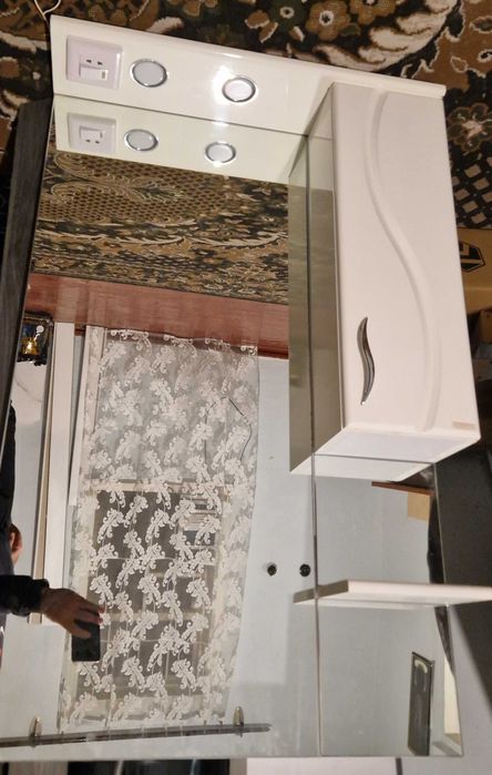 Люстерко з світильником і шухлядою, зеркало в ванную