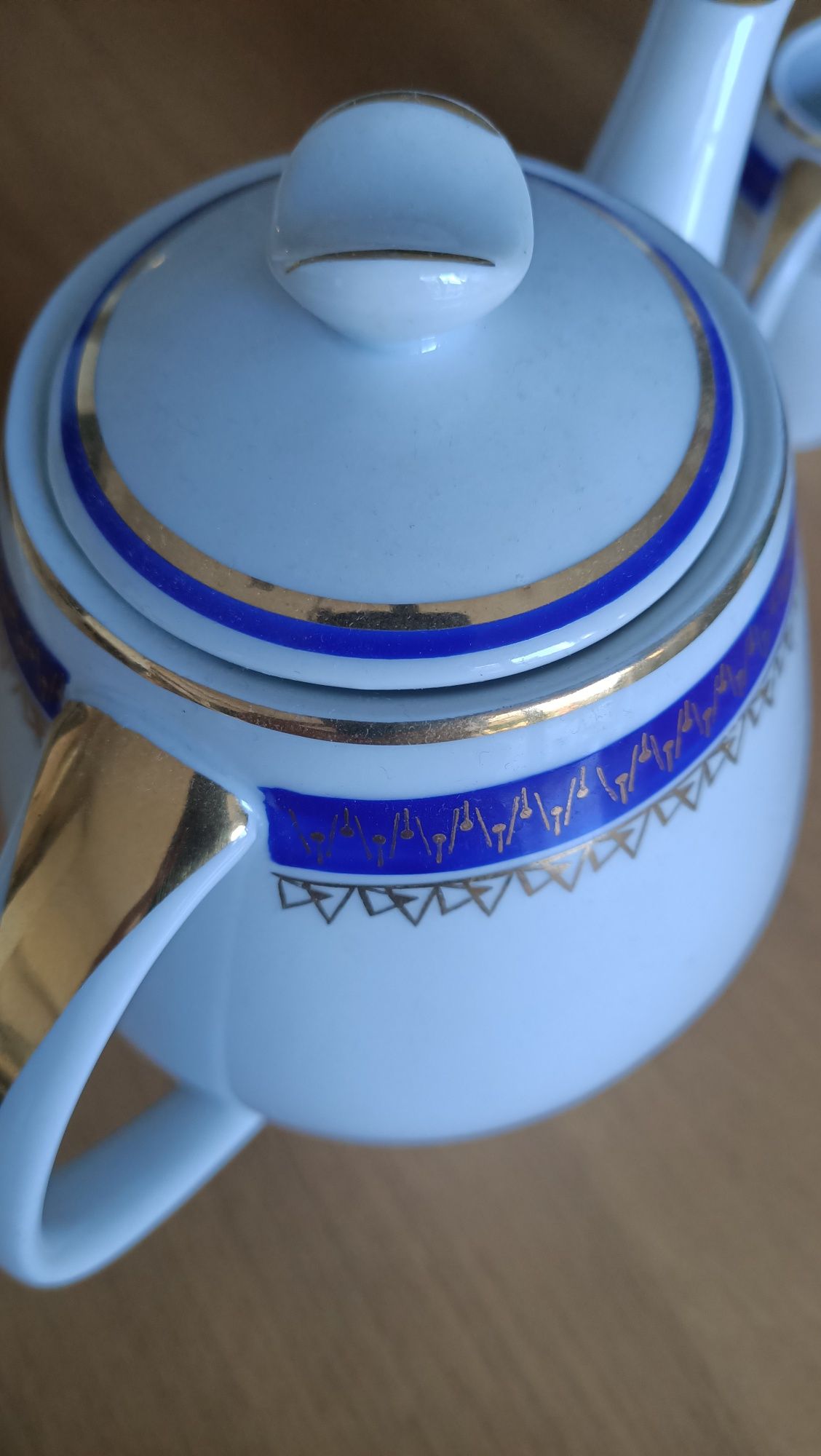 Porcelanowy Biały duży i mały  dzbanek ze złotym dekorem - PRL