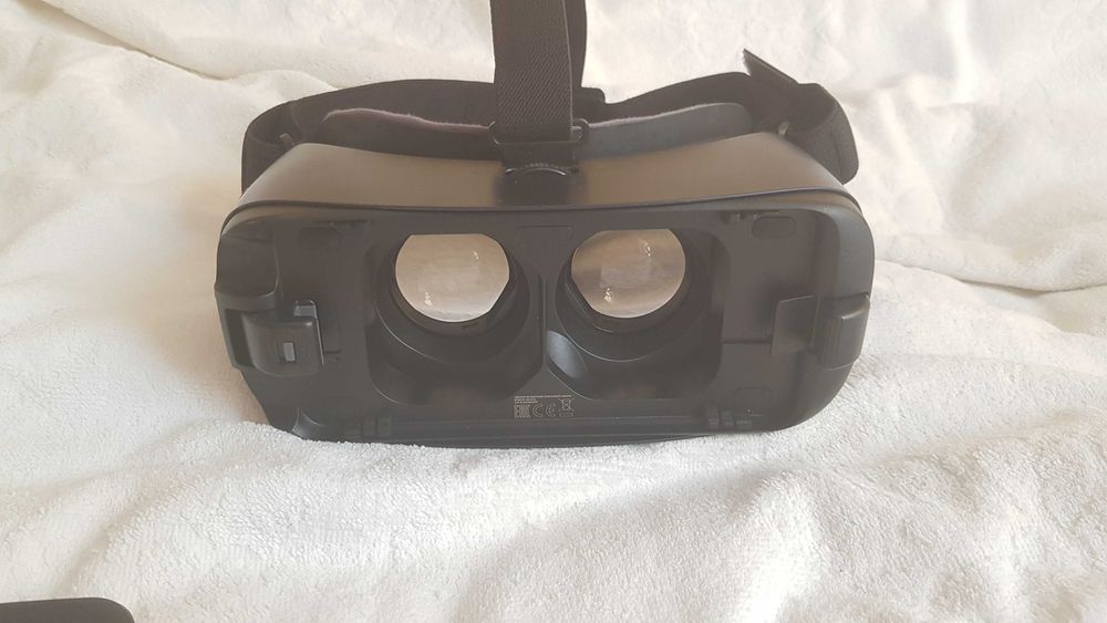 Galaxy VR SM-R323 (окуляри віртуальної реальності)