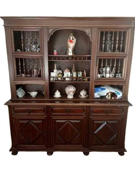 Vendo Móvel de Sala em Madeira Maciça – Estilo Clássico