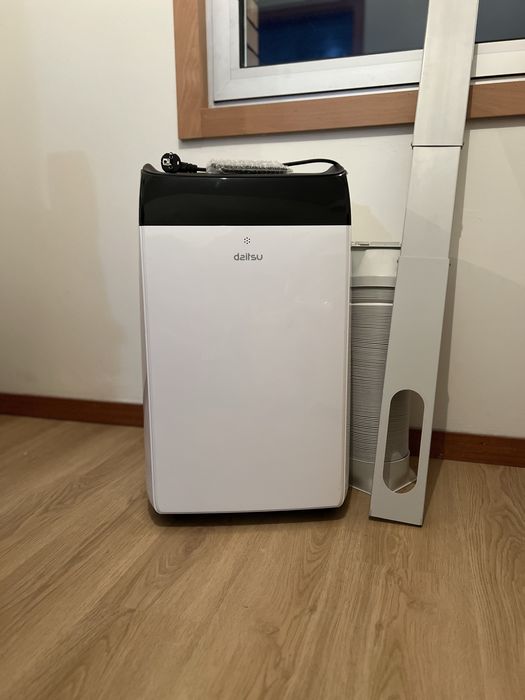 Ar condicionado Portartil DAITSU APD-12FCX c/ bomba de calor e Wi-fi