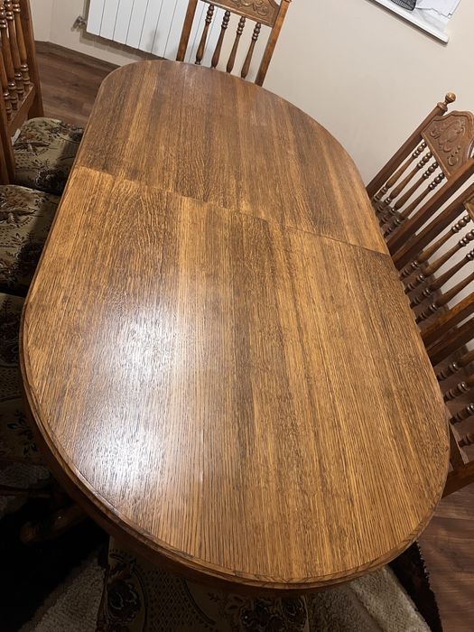 Rozkładany stół dębowy w zestawie z 8 krzesłami