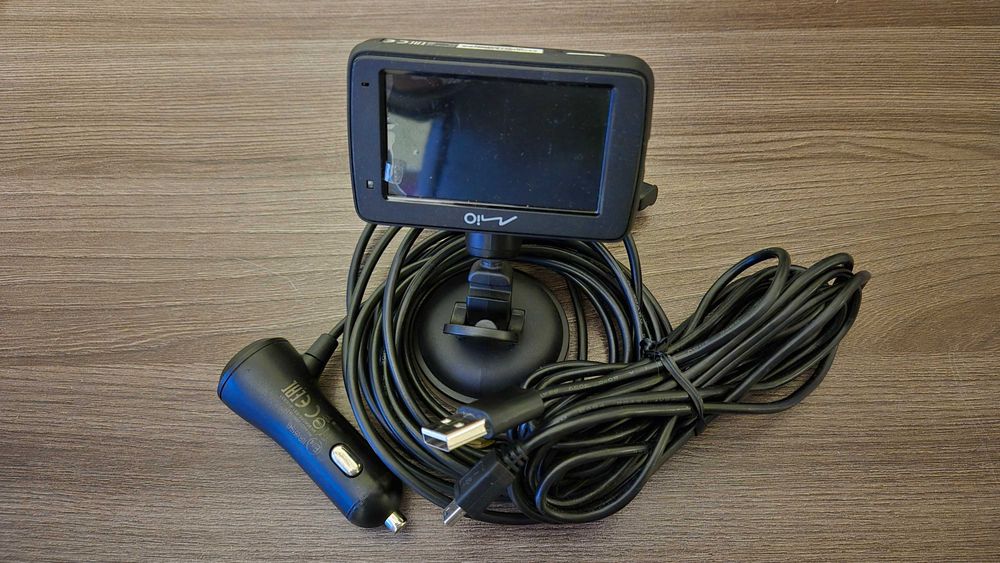 MIO MiVue 731 wideorejestrator FHD + microSD 32GB