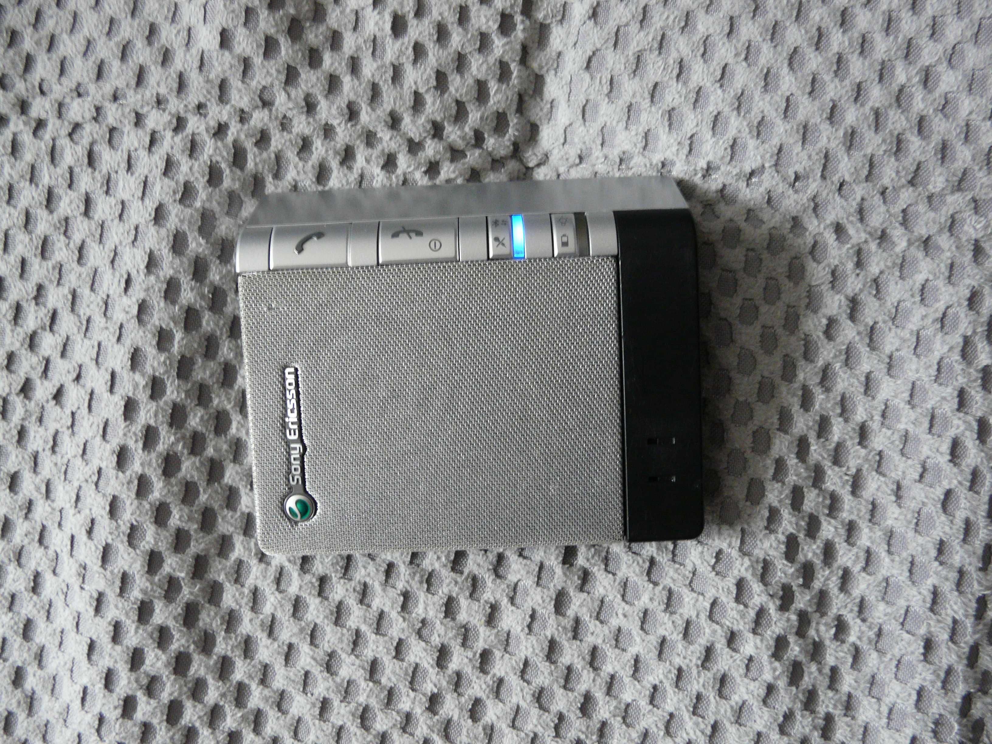 Zestaw głośnomówiący Sony Ericsson HCB-100 + ładowarka samochodowa