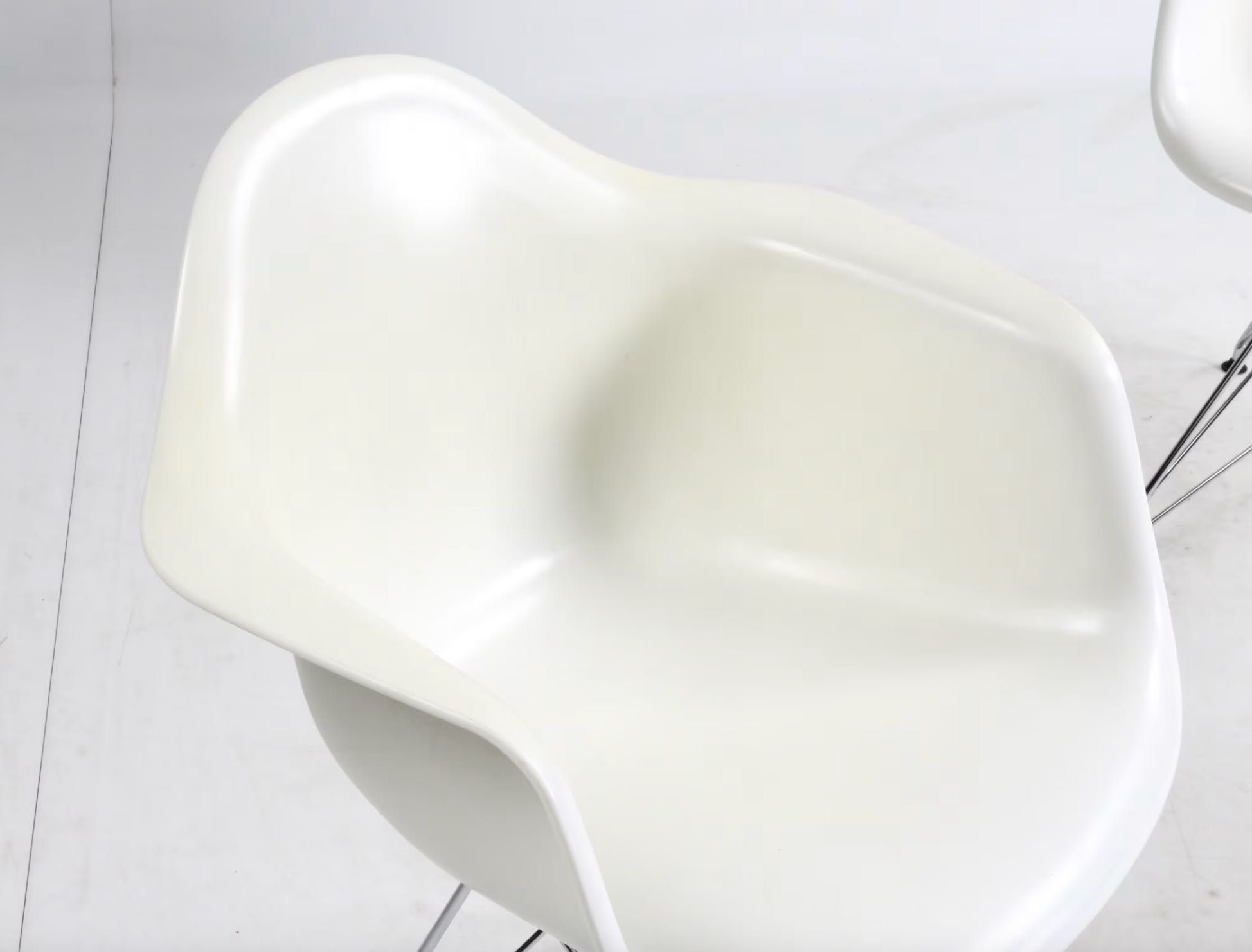 Krzesła Vitra Charles Eames DAR, podstawa "Eiffel" oryginał 2szt.