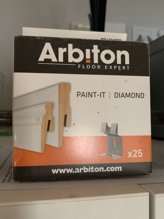 Arbitron uchwyty do listwy przypodłogowej, haki haczyki klipsy