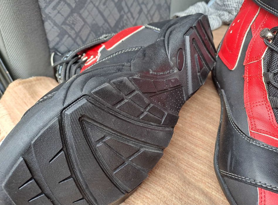 Мотоботи   продам  нові