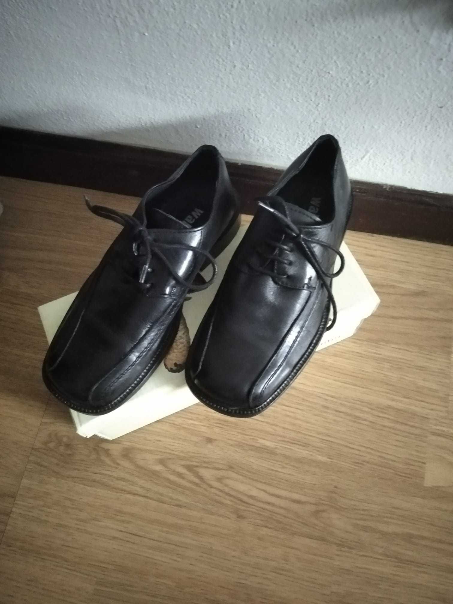 Sapatos de cerimónia de pele