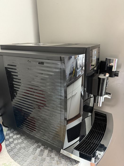 Jura E8 EB Tylko 2060 kaw super stan Techniczny Czarna Piano Black