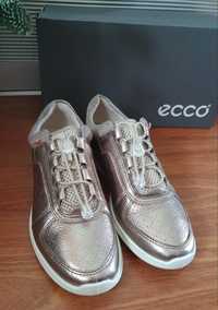 Шкіряні жіночі кросівки Ecco