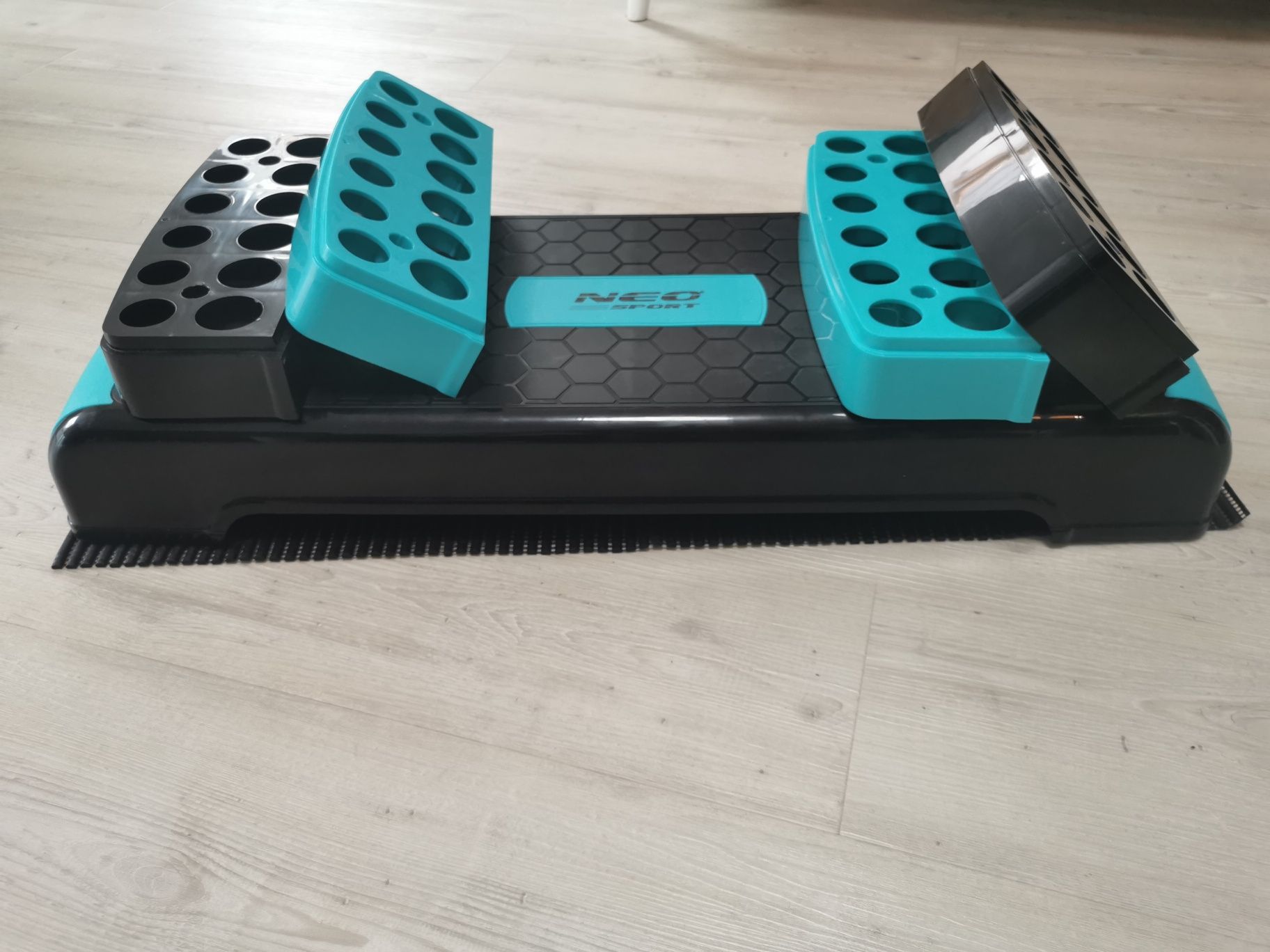 Step do ćwiczeń fitness regulowany