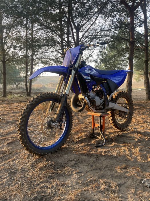 Yamaha YZ 125 …………