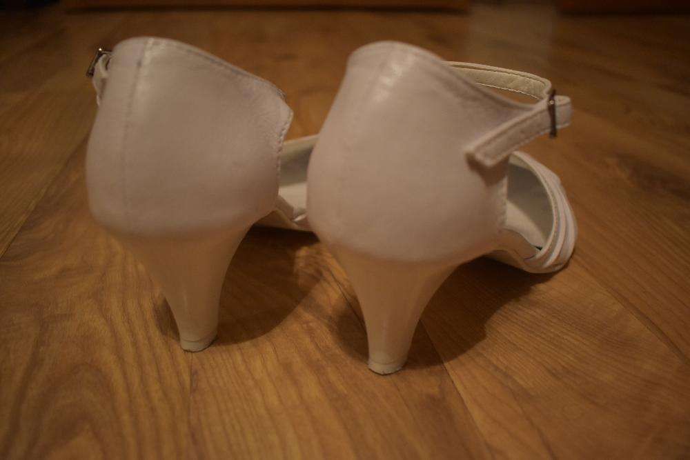 białe ślubne buty, wygodne
