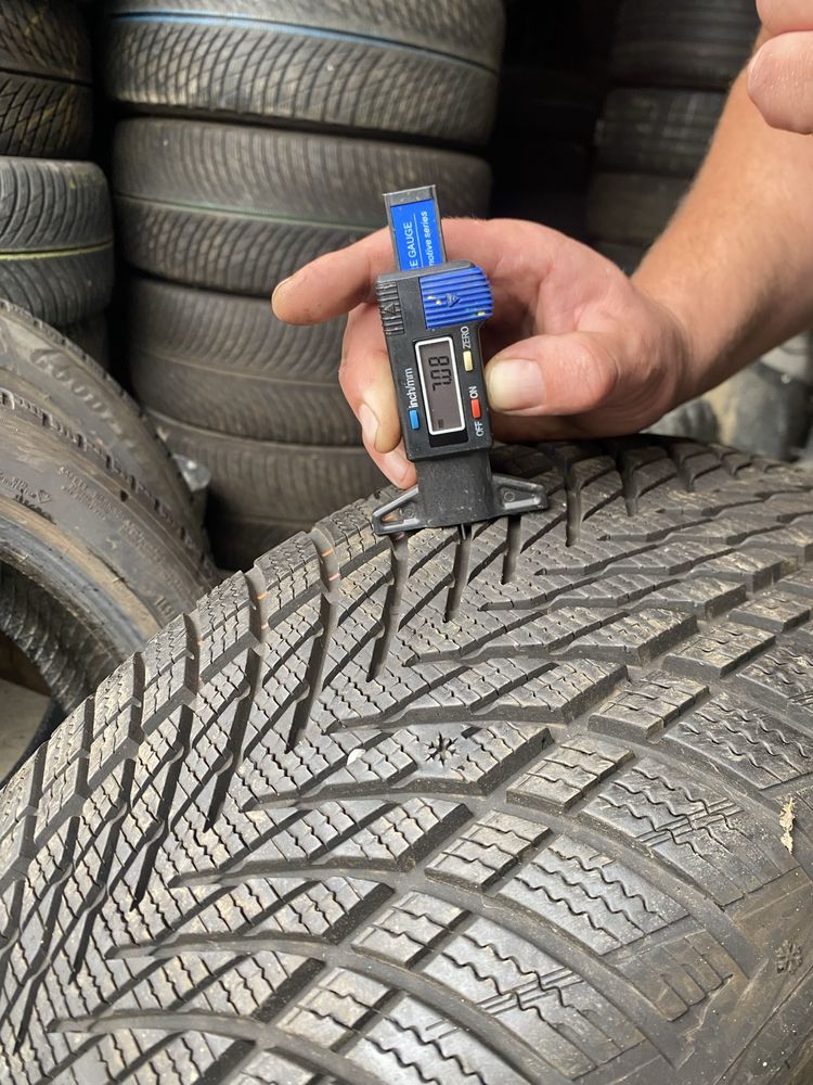 GoodYear ultraGrip performance3 235/45/18 98V