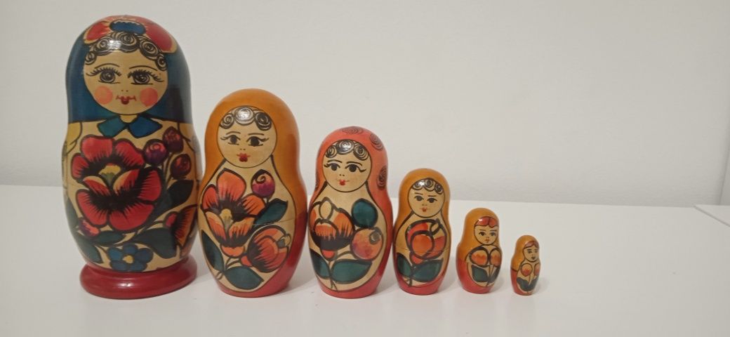 Bonecas de madeira
