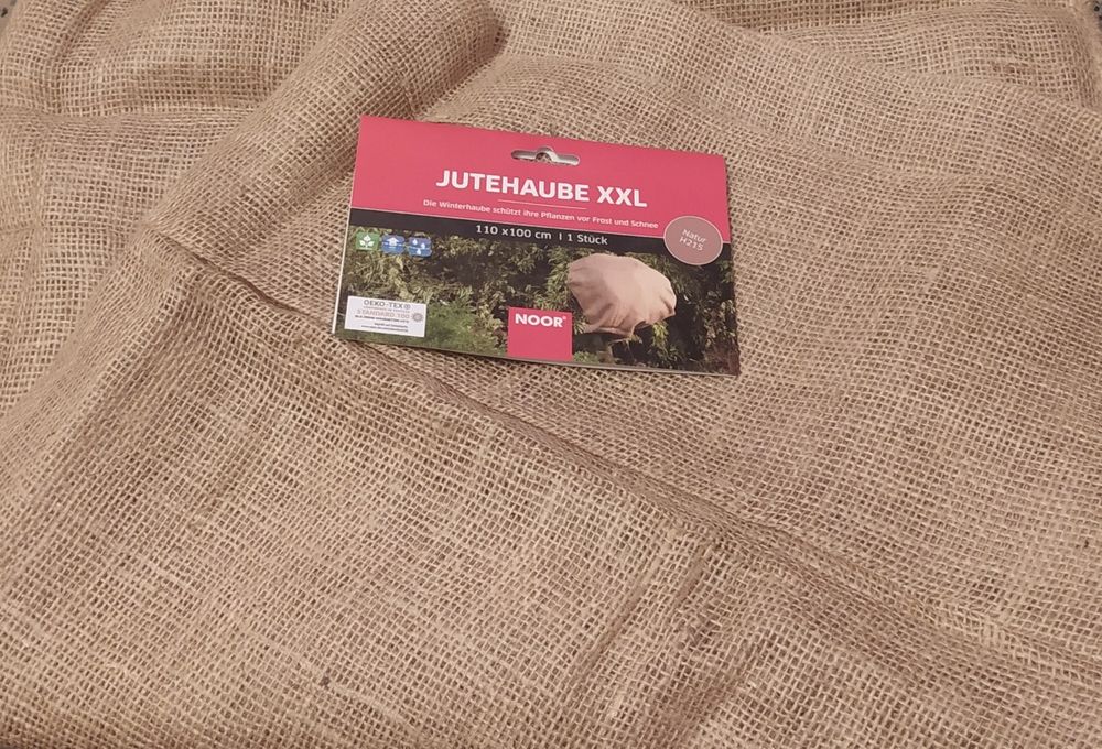 Ochrona roślin przed mrozem juta a także worek jako dekoracja l