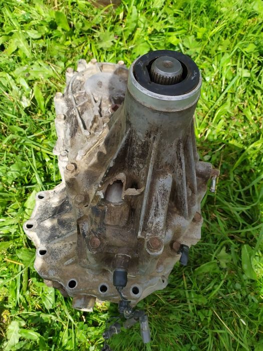 Продам роздатку нісан терано.