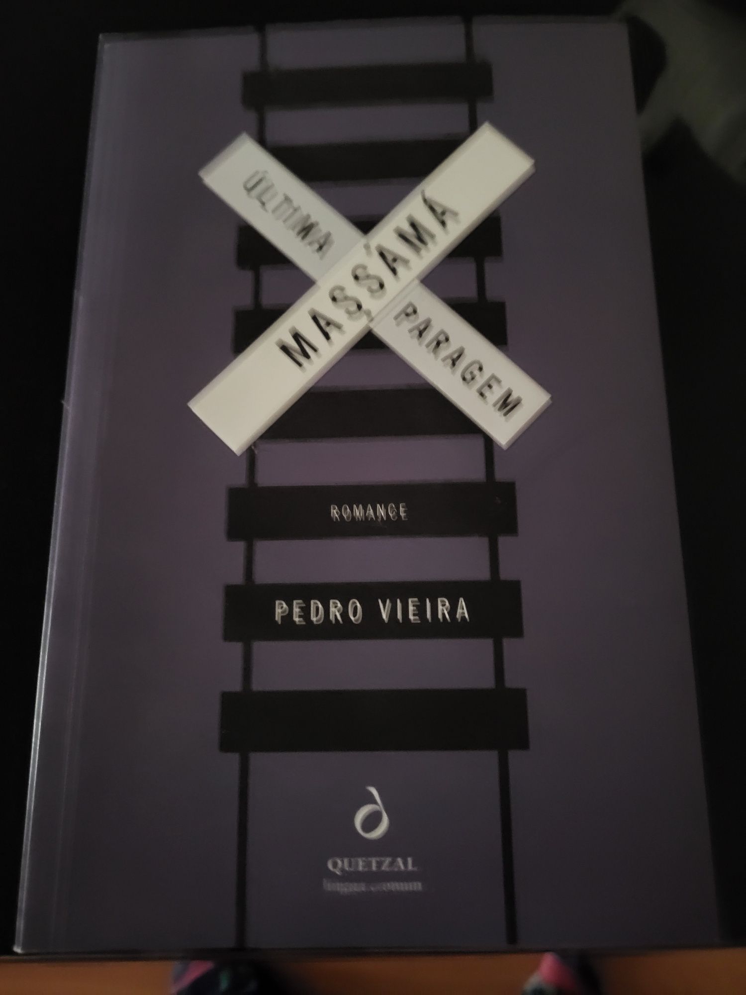 Livro "Última paragem Massamá"