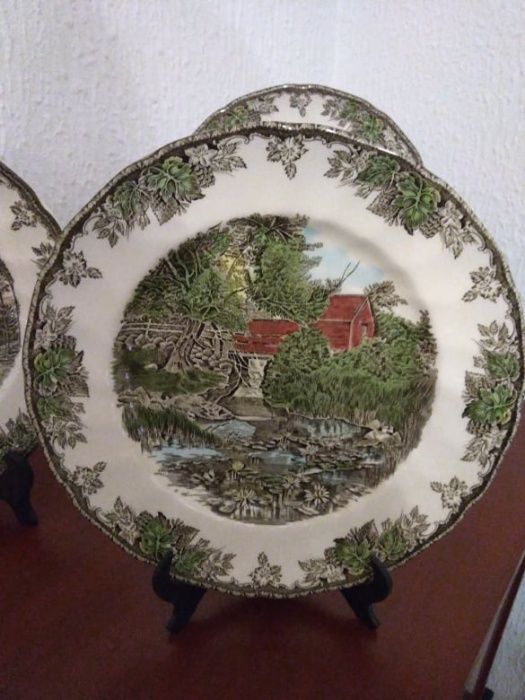 Conjunto de Cinco Pratos Decorativos