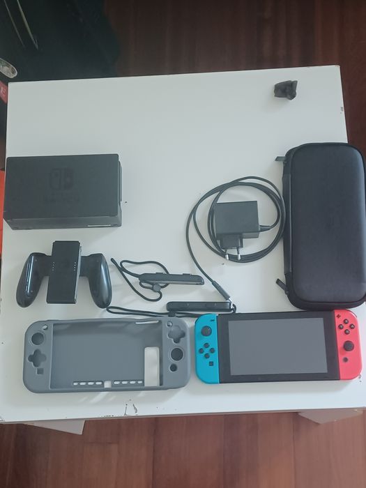 Nintendo switch v2 com acessórios extra em ótimo estado