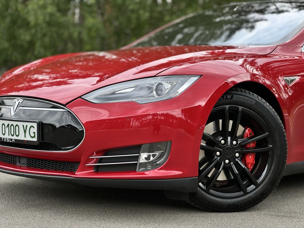 В продаже TESLA MODEL S 85D 2015г, идеал, максималка!