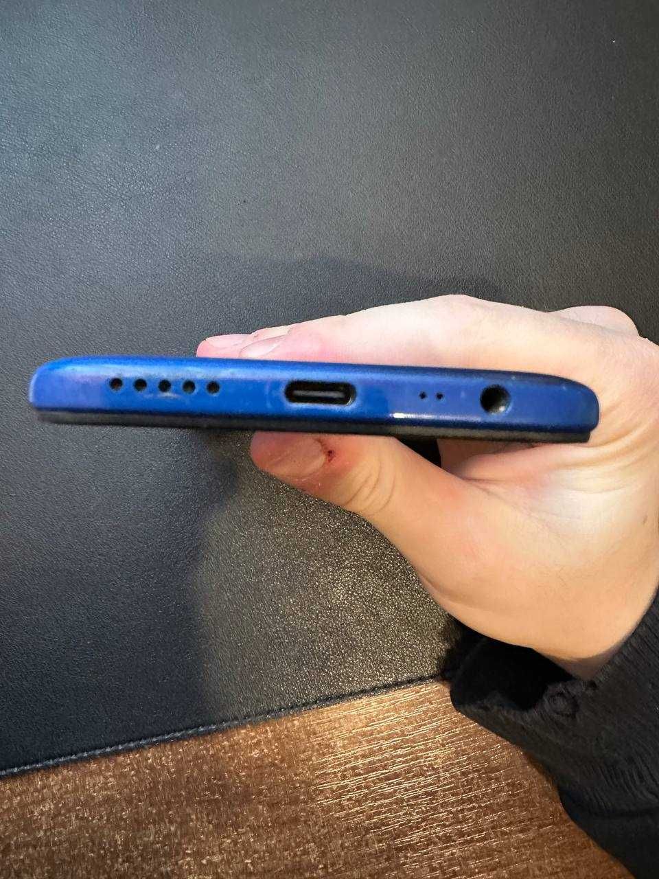 Продам Redmi 8 4/64GB