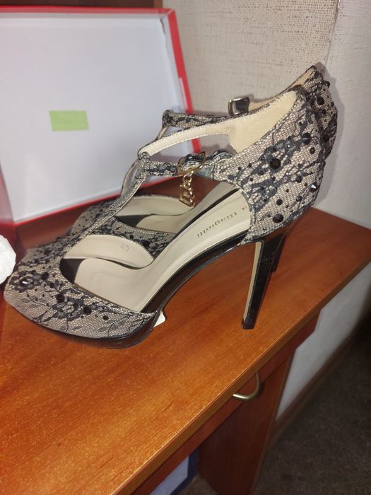 Новi туфлi , не ношенi