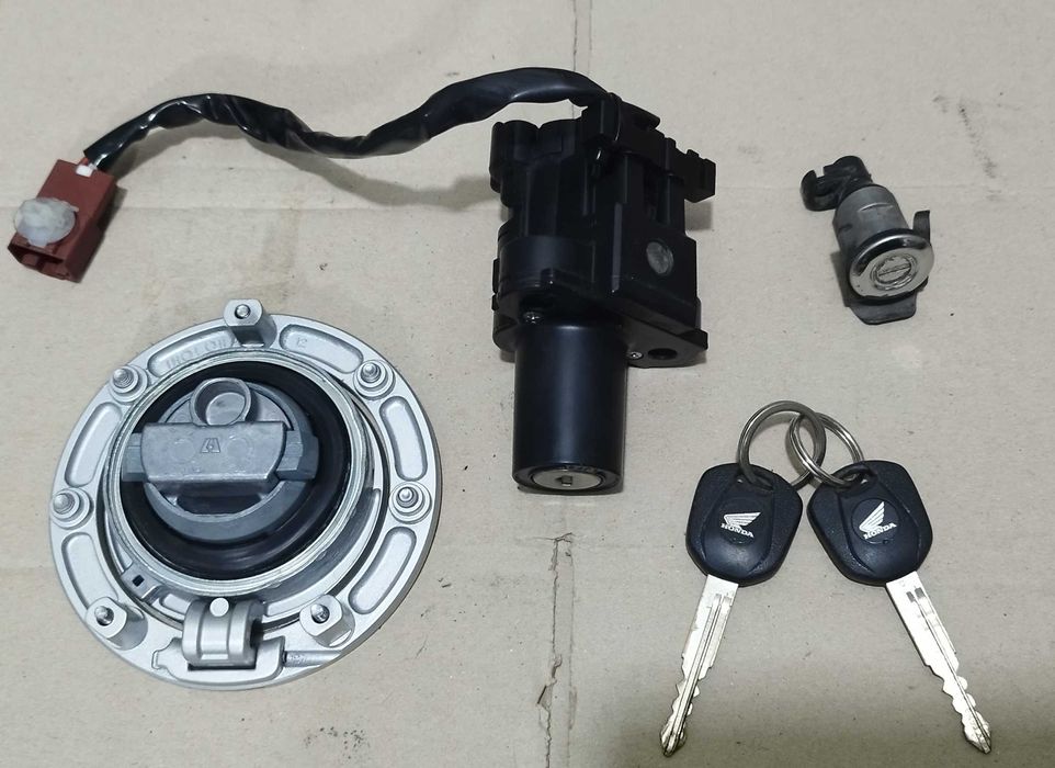 Комплект замків + 2 ключа Honda CB600F Hornet 07-11 PC41 оригінал
