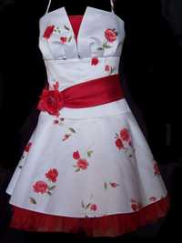Белое платье с красными цветами
