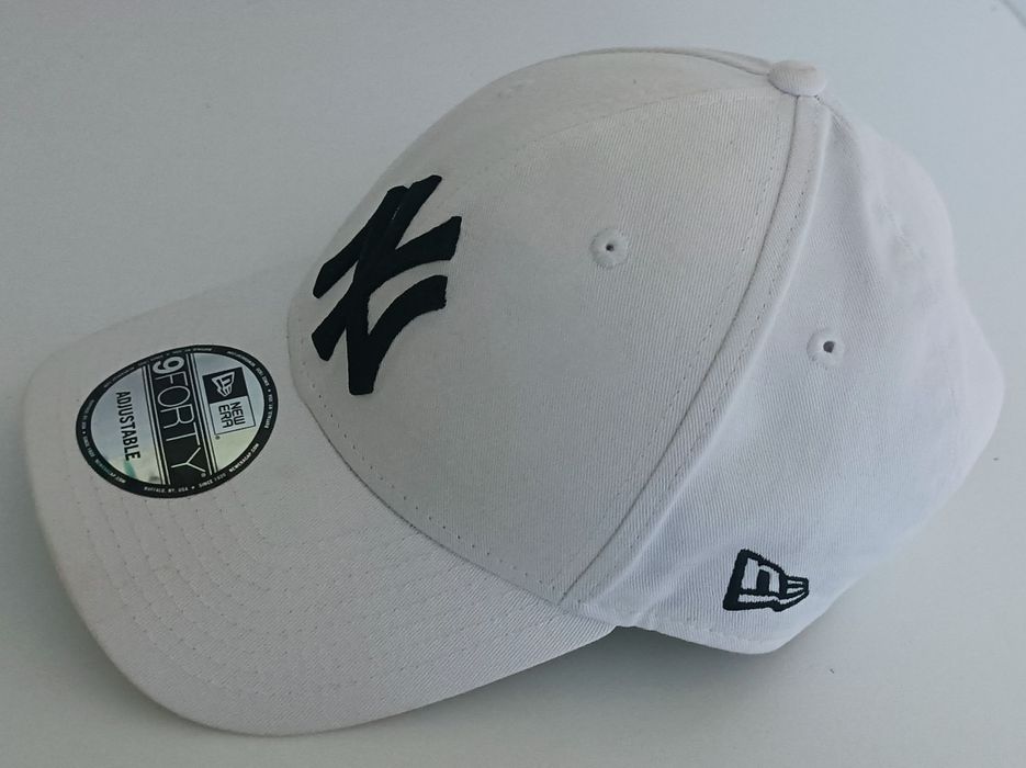 БЕЙСБОЛКА БІЛА NY чорна вишивка.