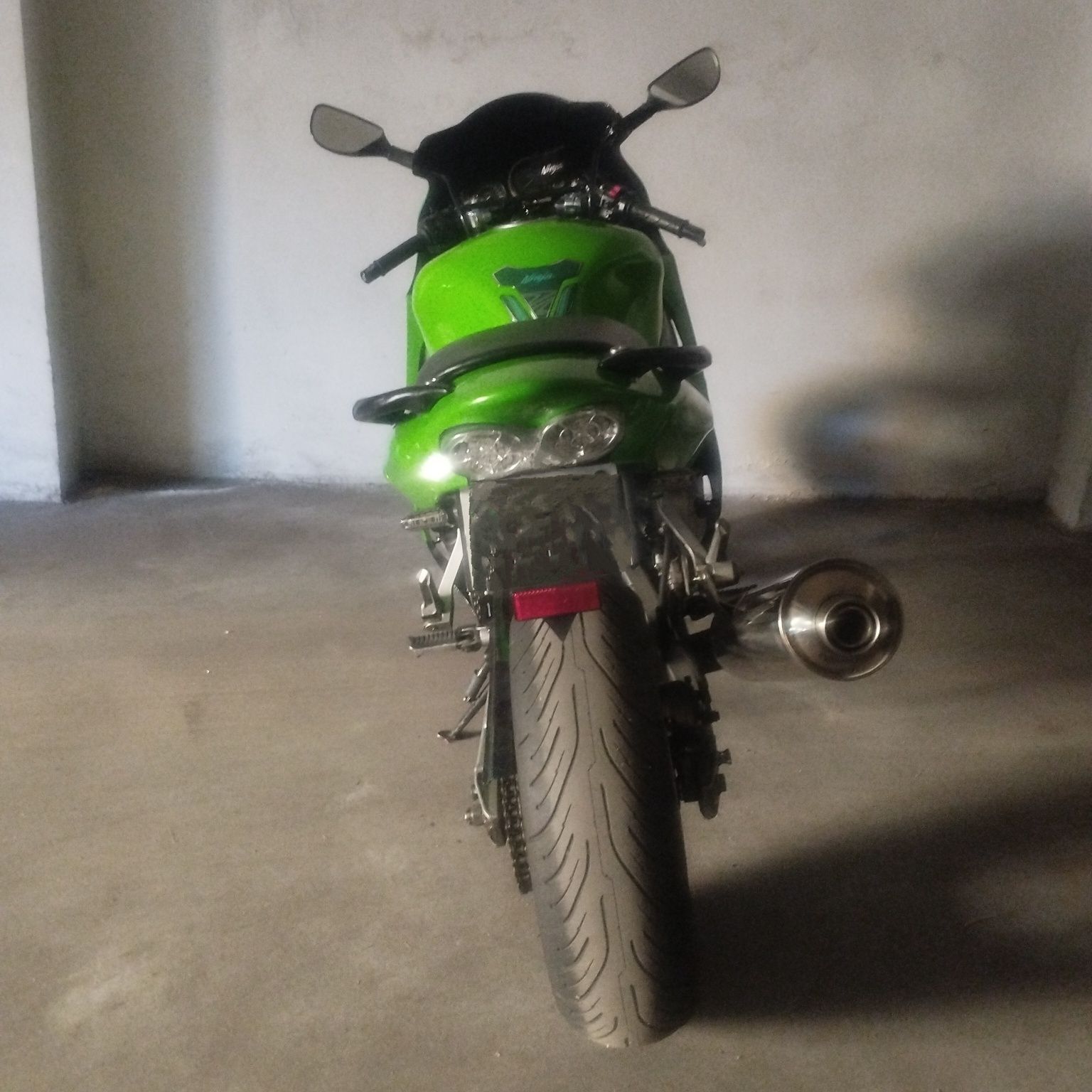 Kawasaki ninja zx9r 2,800€ até final de junho.
