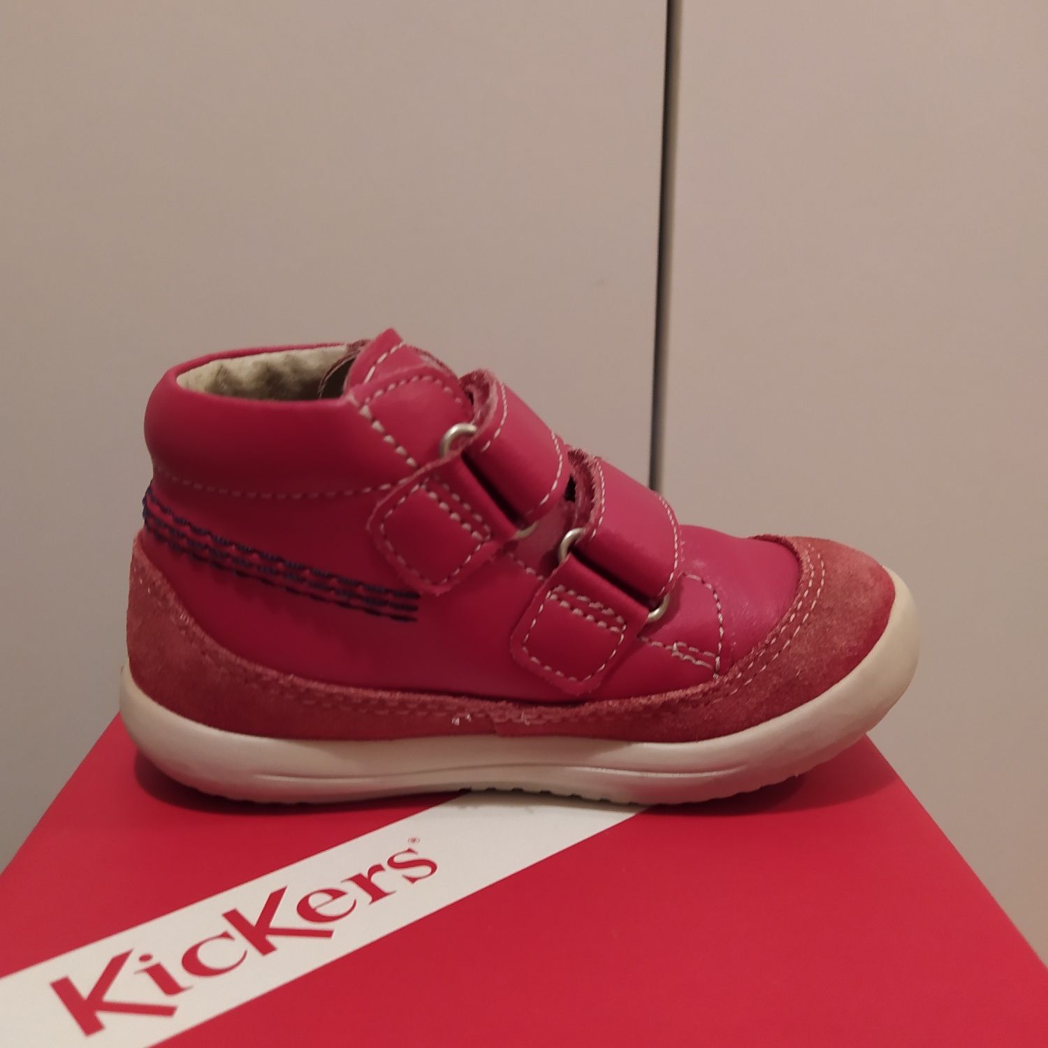 Botas criança em pele Kickers tamanho 24