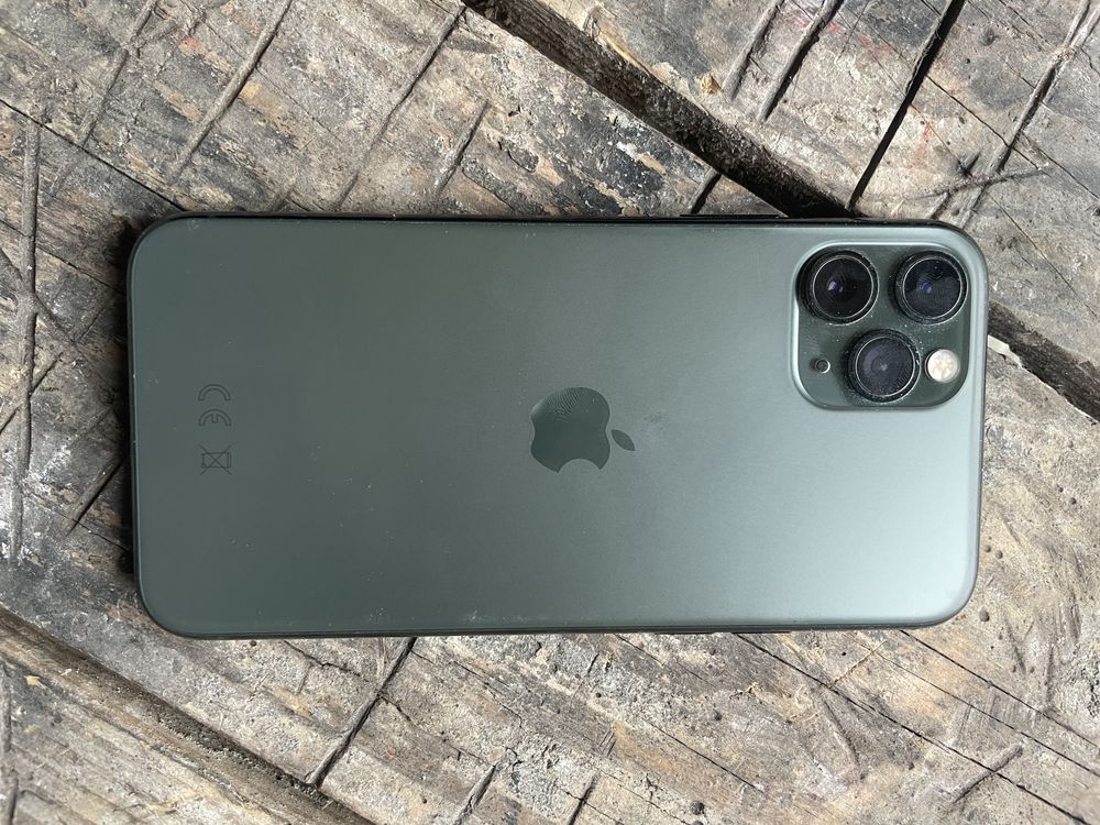 Iphone 11 PRO на запчасти экран, камера, корпус