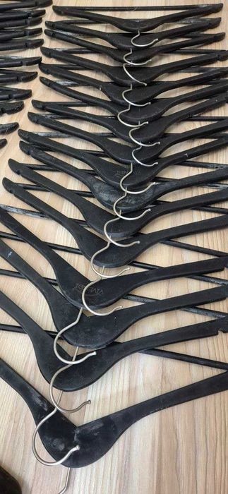 Плічка вішак Vivendi для верхнього одягу чорний матовий 43 см вешалка