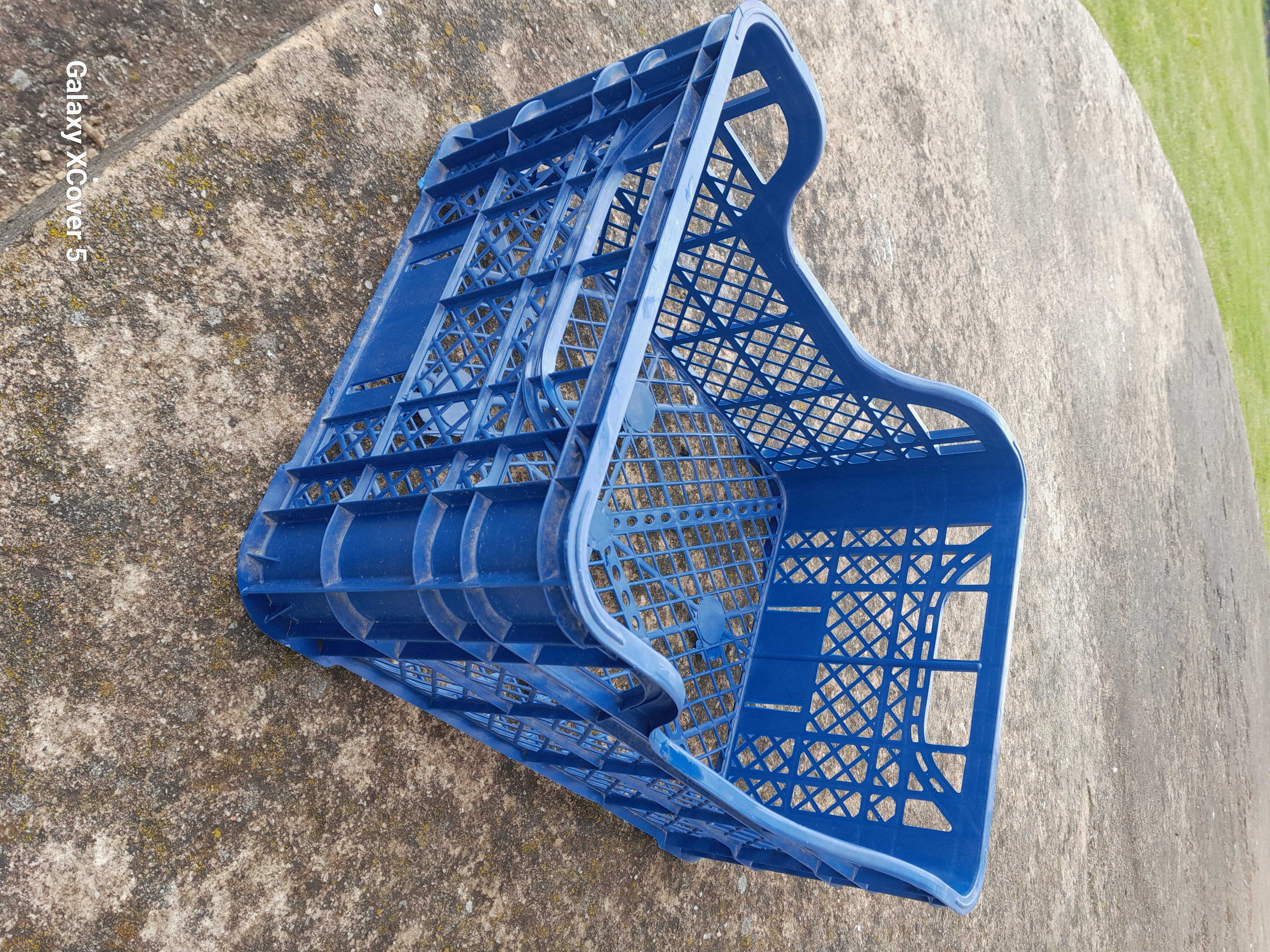 Skrzynki plastikowe 40x30x17 cm