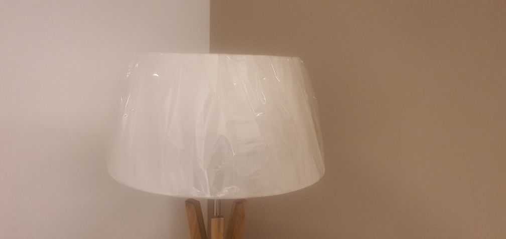 Abajur branco novo (ainda com o plastico)