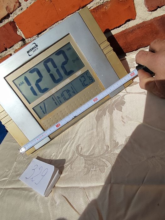 Zegar z bardzo dużymi cyframi