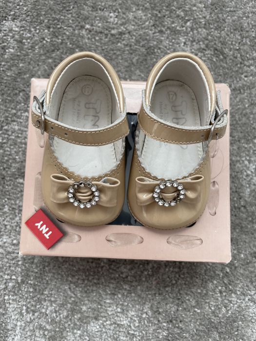 Sapatinho bébé Tamanho 17 TNY