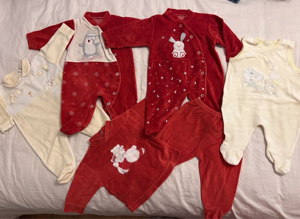 Babygrows tamanho 0/12 meses.